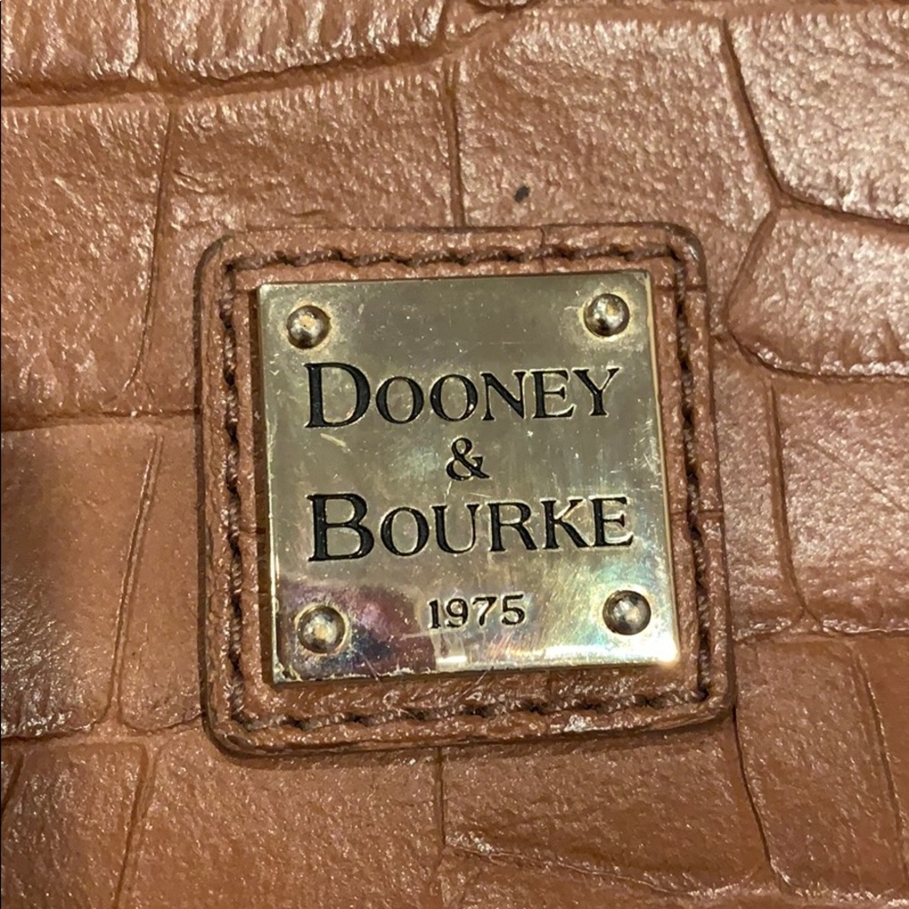 Dooney and Bourke cross body bag - Picture 2 of 6